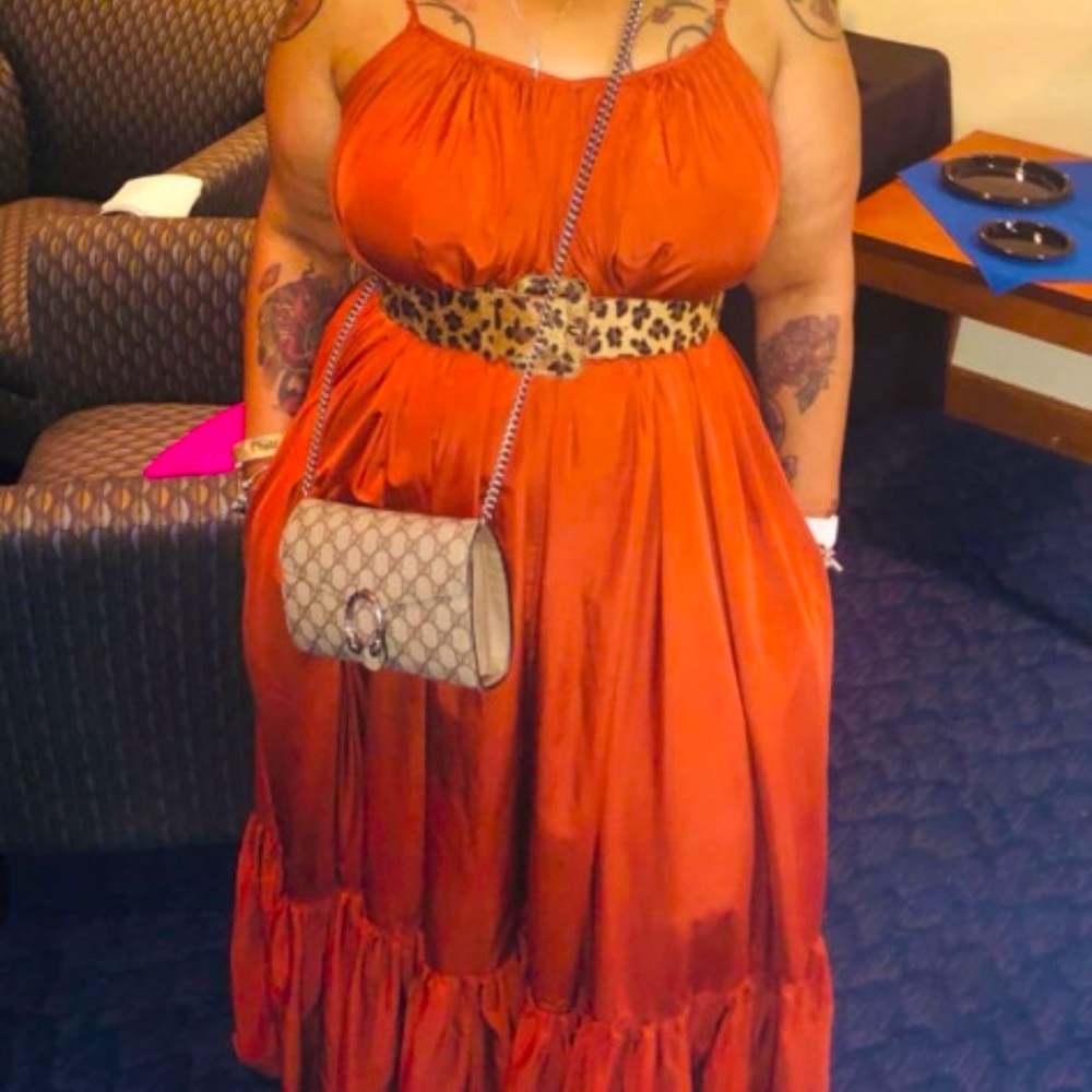 BEAUTIFUL LONG MAXI DRESS W/RUFFLE HEM & POCKETS!